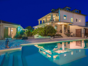  Eleni's Family Villa  Лаганас